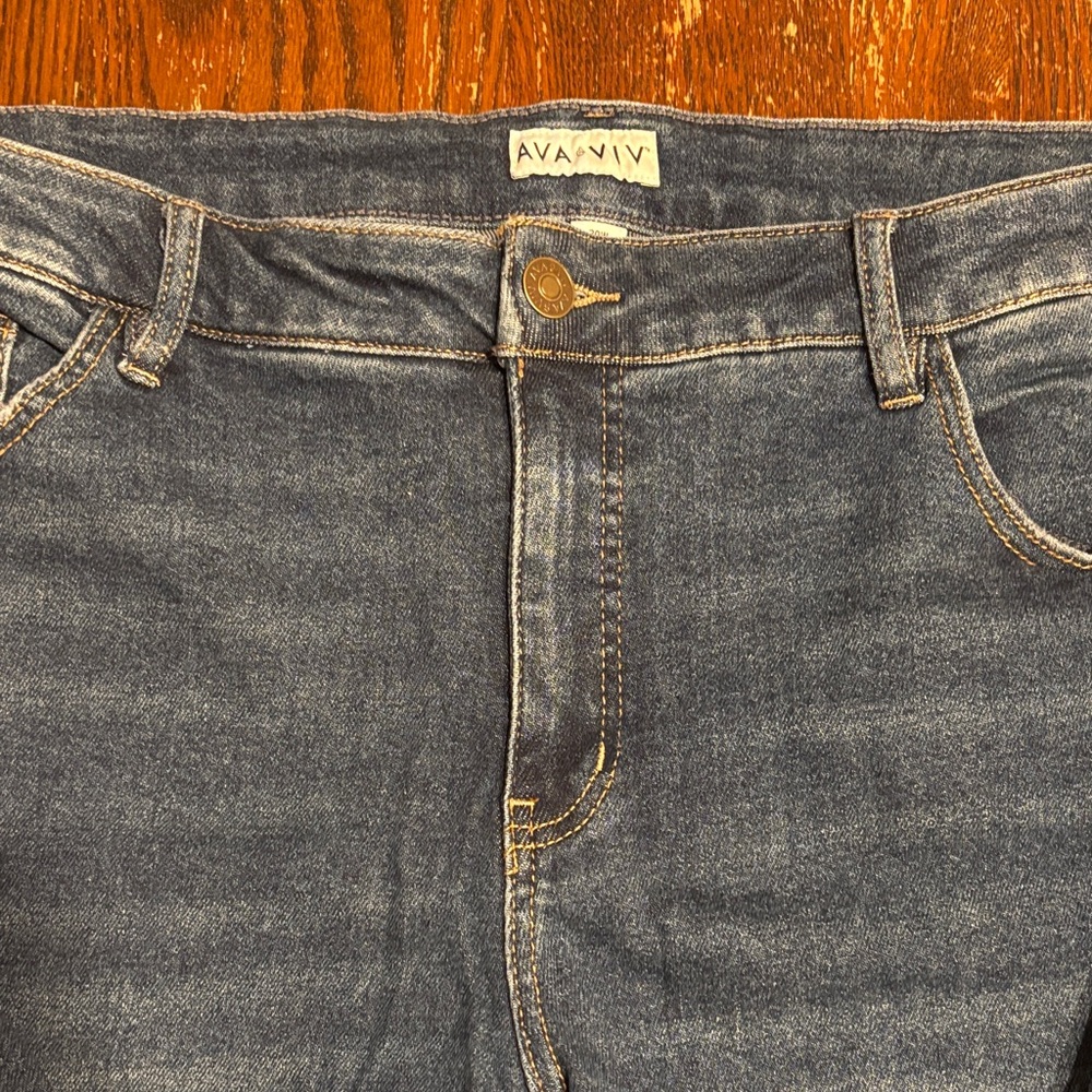 AVA & VIV Distressed Cropped Jeans